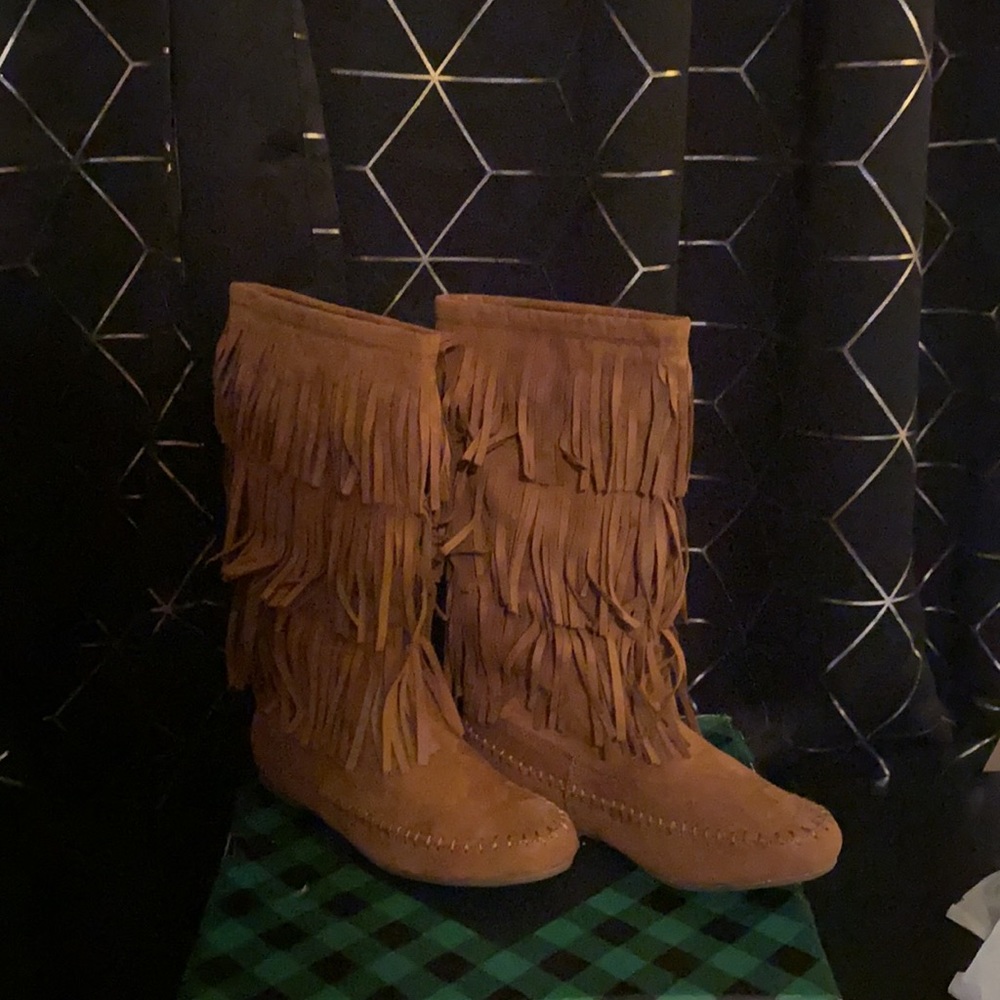 Boots - Picture 3 of 8